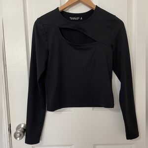 Abercrombie & Fitch Black Long-Sleeve Cutout Top Size M